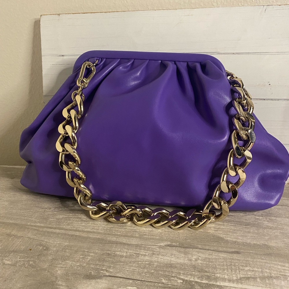 Steve Madden Bdaring Purple Clutch with gold Chain!